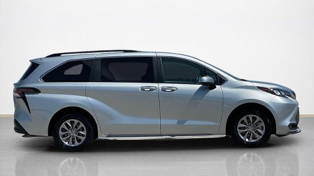 2025 Toyota Sienna XLE 8-Passenger