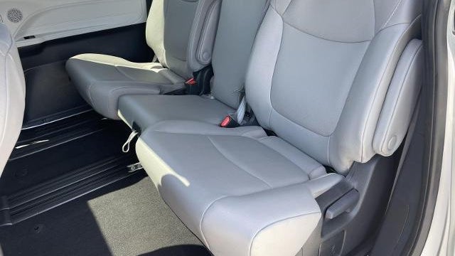 2025 Toyota Sienna XLE 8-Passenger