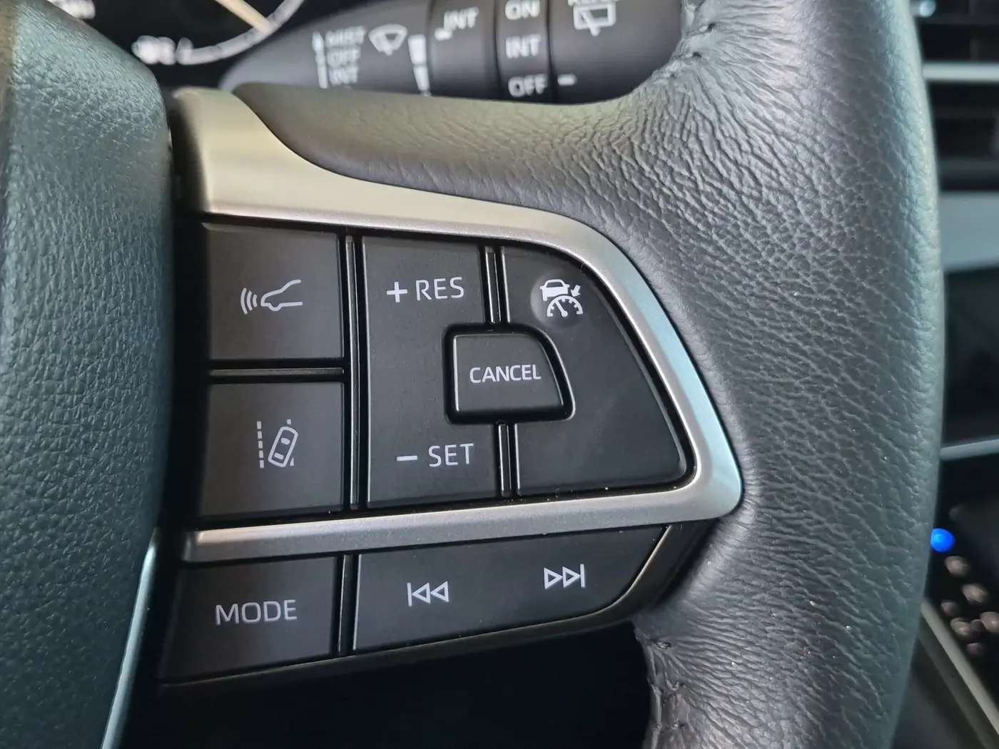 2025 Toyota Sienna - $43,553