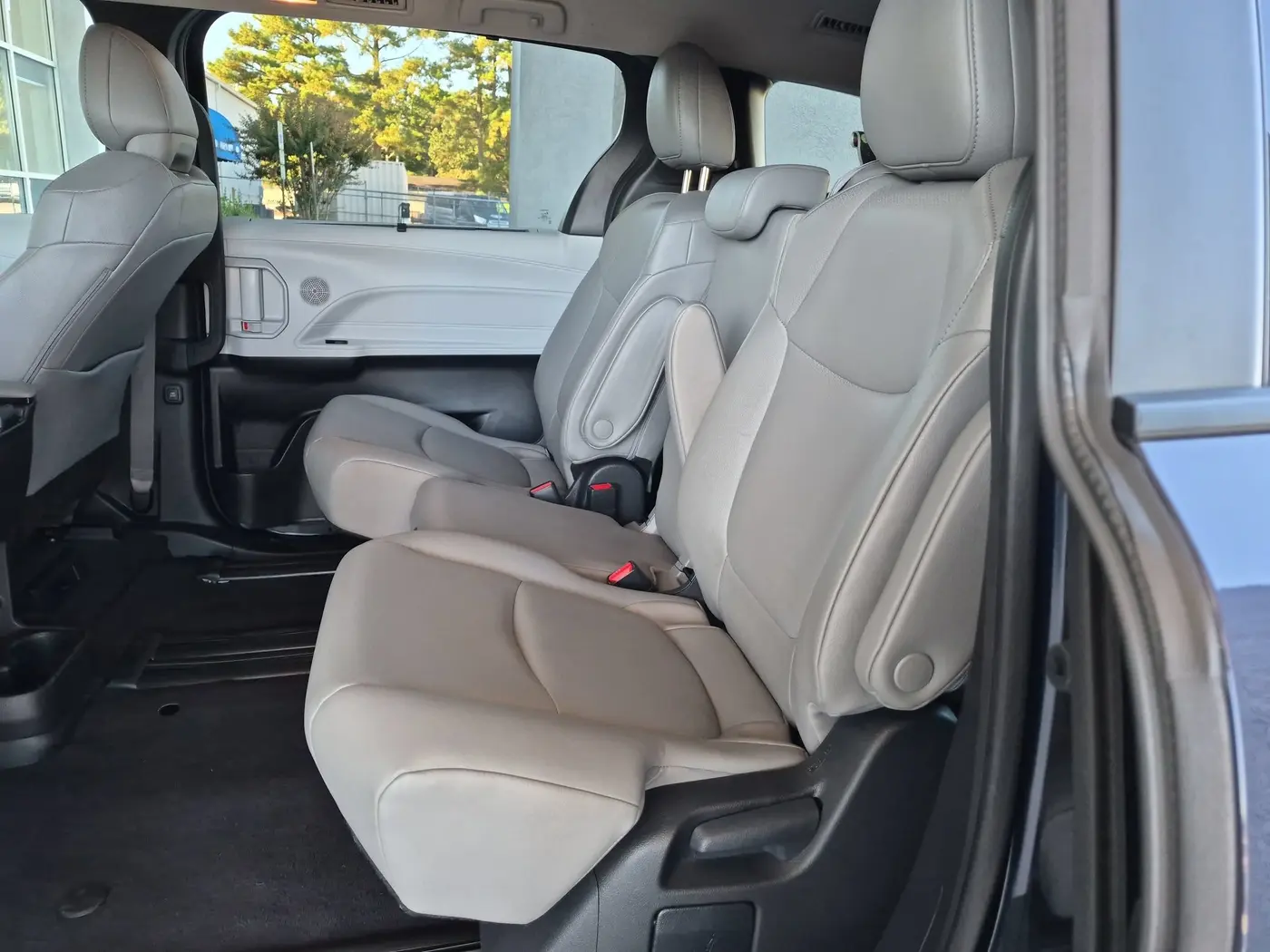2025 Toyota Sienna - $43,553