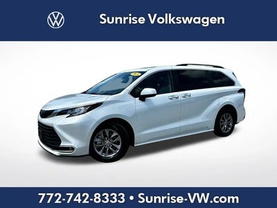 2023 Toyota Sienna XLE 8-Passenger 4DR Mini-Van