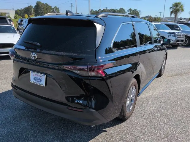 2026 Toyota Sienna - $46,798