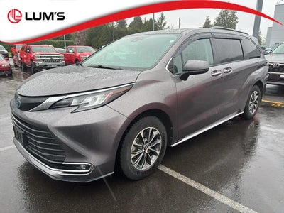 2022 Toyota Sienna XLE 8-Passenger 4DR Mini-Van