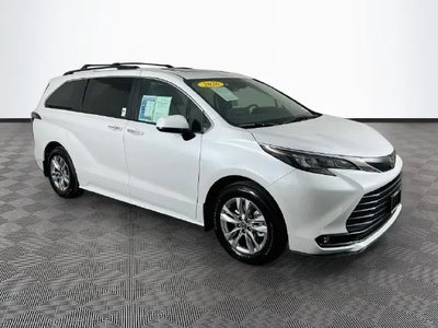 2026 Toyota Sienna XLE 8-Passenger 4DR Mini-Van