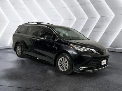 2022 Toyota Sienna XLE 8-Passenger 4DR Mini-Van