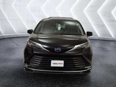 2022 Toyota Sienna XLE 8-Passenger 4DR Mini-Van