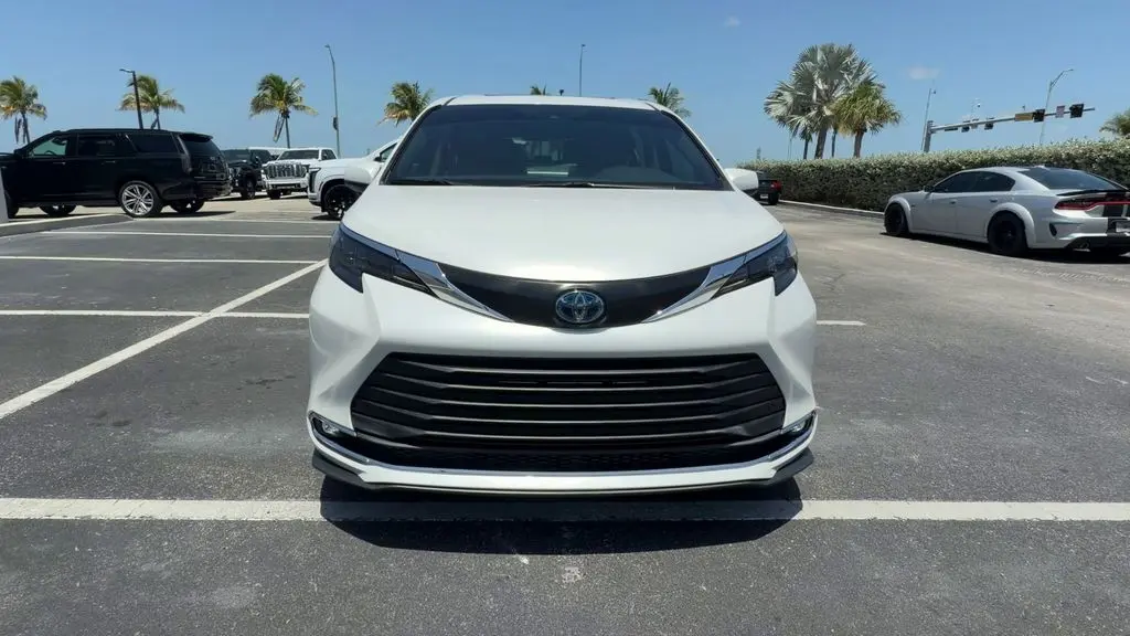 2024 Toyota Sienna - $41,980