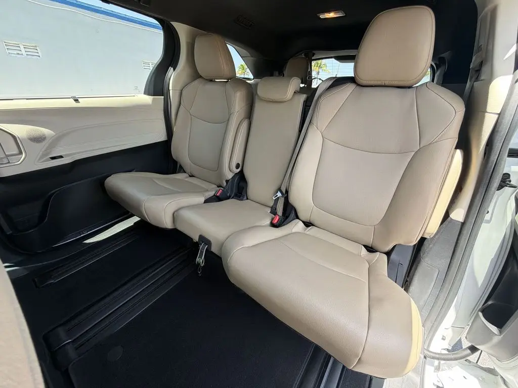 2024 Toyota Sienna - $41,980