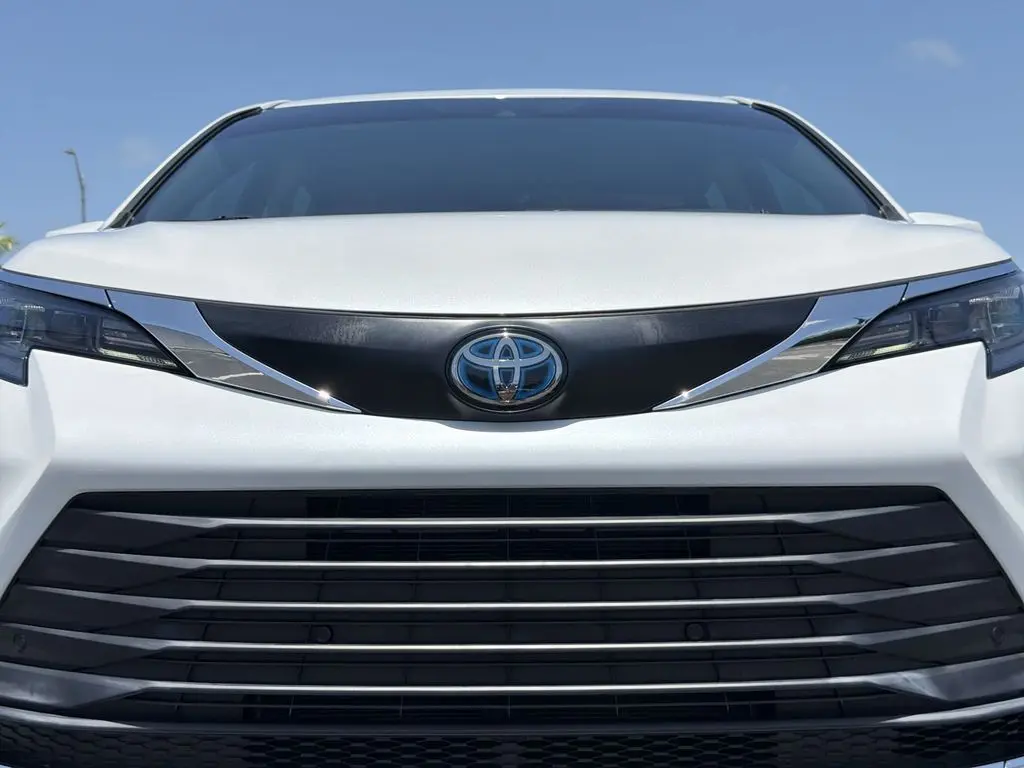 2024 Toyota Sienna - $41,980