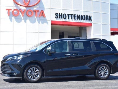 2024 Toyota Sienna XLE 8-Passenger 4DR Mini-Van
