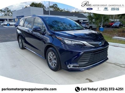 2024 Toyota Sienna XLE 8-Passenger 4DR Mini-Van