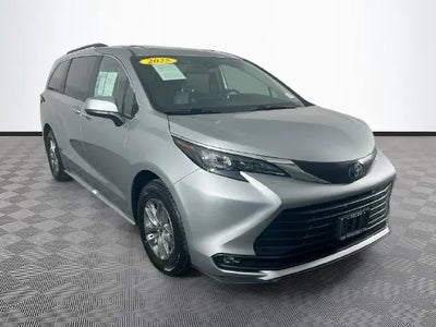 2025 Toyota Sienna XLE 8-Passenger 4DR Mini-Van