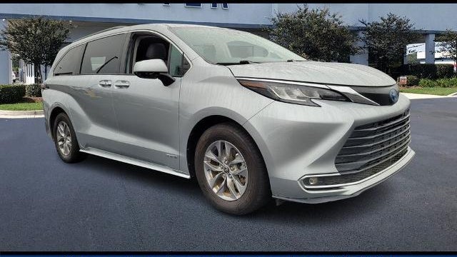 Preowned 2021 Toyota Sienna XLE 7-Passenger for Sale