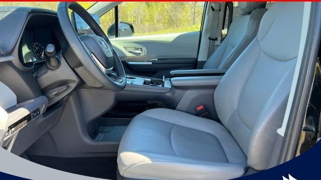 2023 Toyota Sienna XLE 8-Passenger