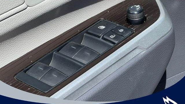 2023 Toyota Sienna XLE 8-Passenger