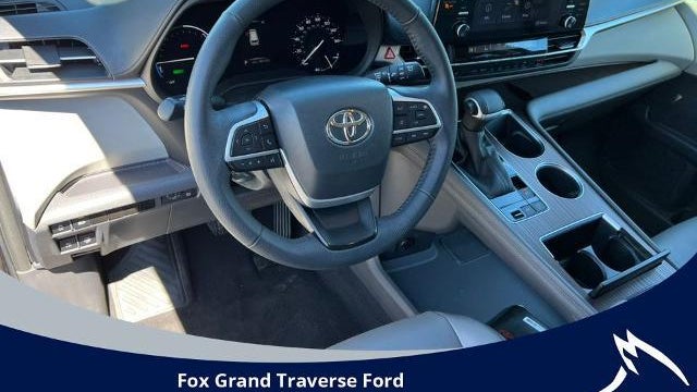 2023 Toyota Sienna XLE 8-Passenger