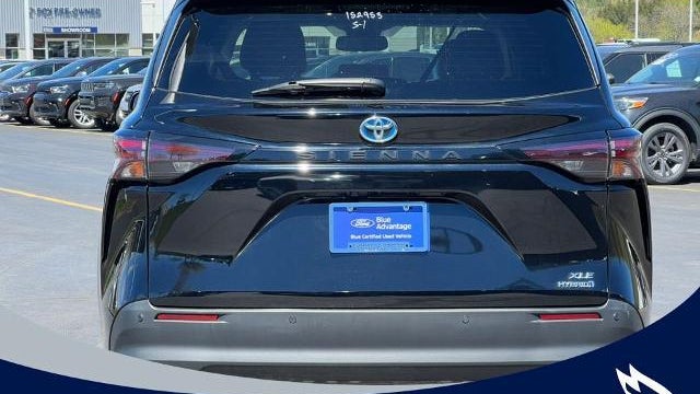 2023 Toyota Sienna XLE 8-Passenger