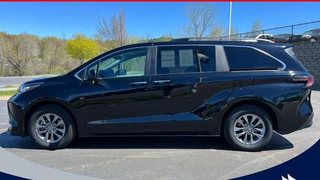 2023 Toyota Sienna XLE 8-Passenger