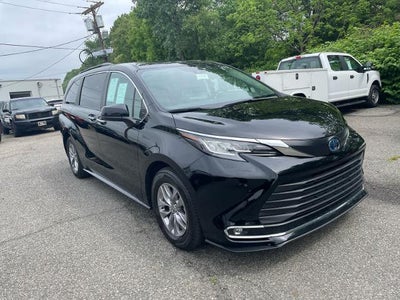 Photo of a 2023 Toyota Sienna XLE 8-Passenger 4DR Mini-Van for sale