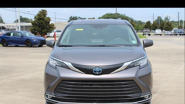 2023 Toyota Sienna XLE 8-Passenger