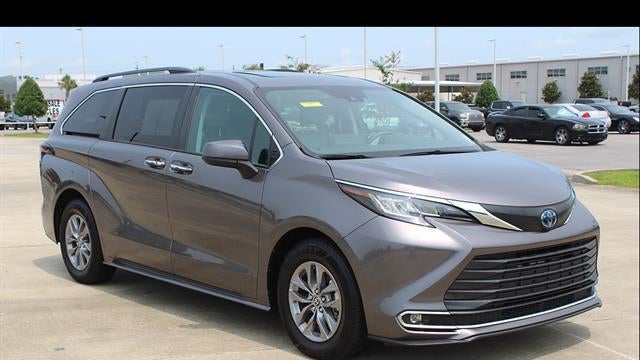2023 Toyota Sienna XLE 8-Passenger