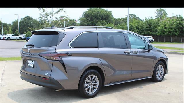 2023 Toyota Sienna XLE 8-Passenger