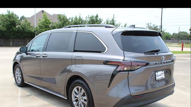2023 Toyota Sienna XLE 8-Passenger