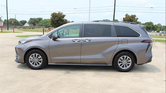 2023 Toyota Sienna XLE 8-Passenger