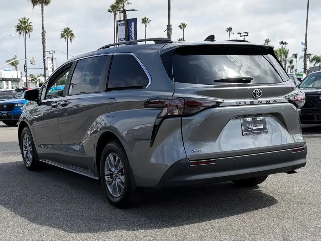 2026 Toyota Sienna - $52,091