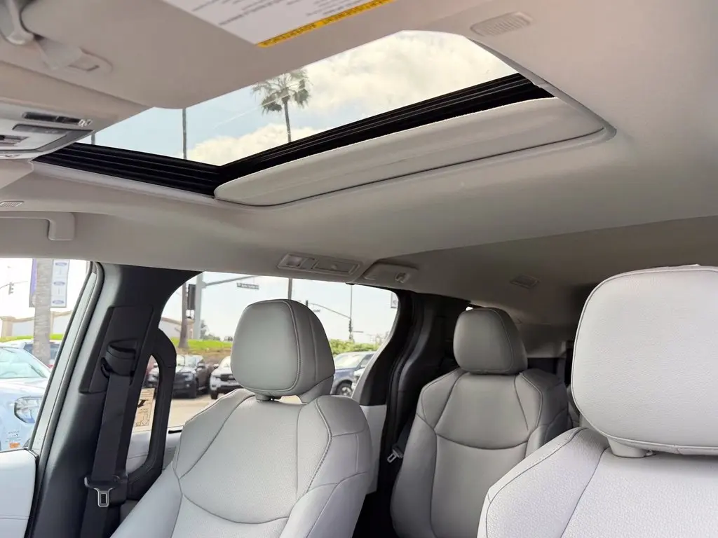 2026 Toyota Sienna - $52,091