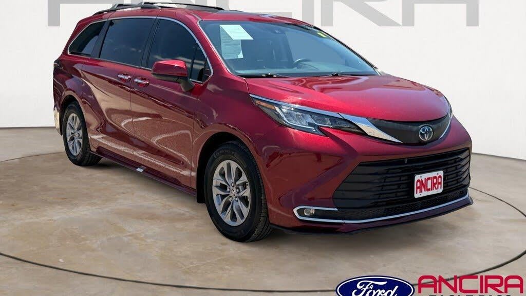 Preowned 2022 Toyota Sienna XLE 8-Passenger for Sale