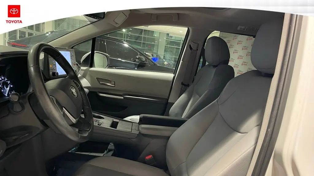 2022 Toyota Sienna XLE 8-Passenger
