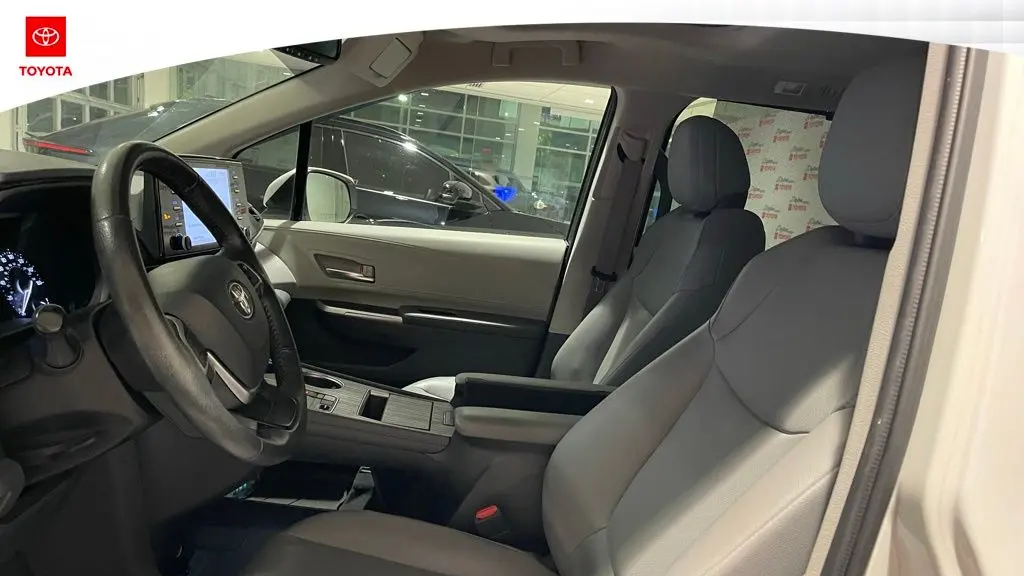 2022 Toyota Sienna XLE 8-Passenger