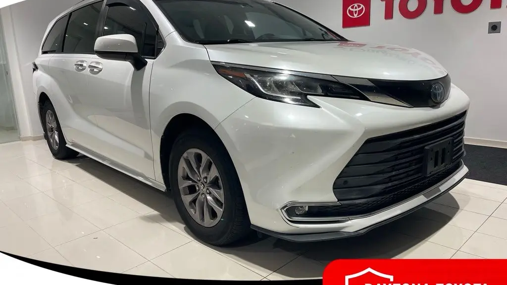 2022 Toyota Sienna XLE 8-Passenger