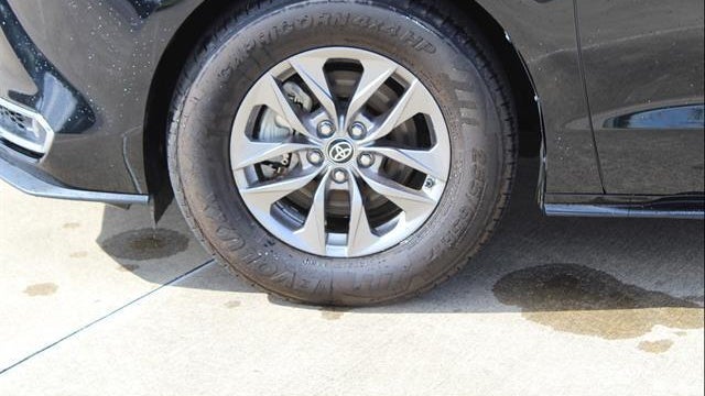 2023 Toyota Sienna XLE 8-Passenger