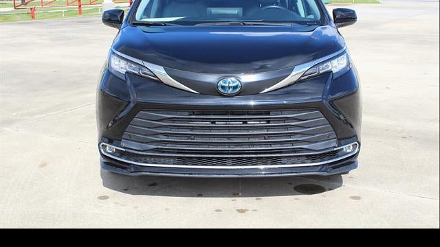 2023 Toyota Sienna XLE 8-Passenger