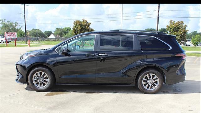 2023 Toyota Sienna XLE 8-Passenger