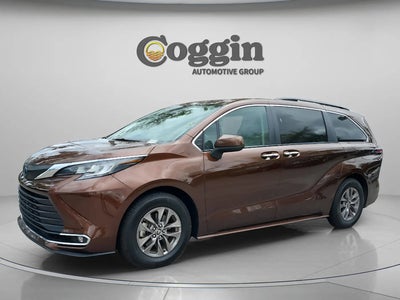 2023 Toyota Sienna XLE 8-Passenger 4DR Mini-Van