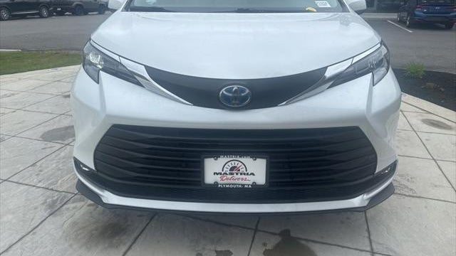 2025 Toyota Sienna XLE 8-Passenger