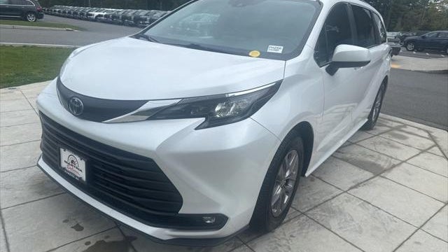 2025 Toyota Sienna XLE 8-Passenger