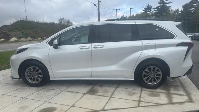 2025 Toyota Sienna XLE 8-Passenger