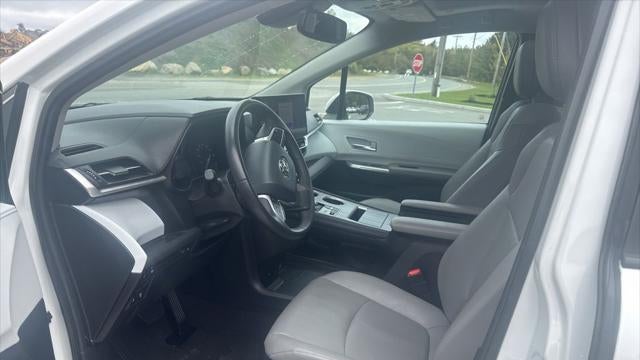 2025 Toyota Sienna XLE 8-Passenger