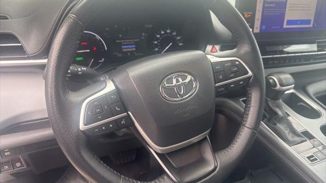 2025 Toyota Sienna XLE 8-Passenger