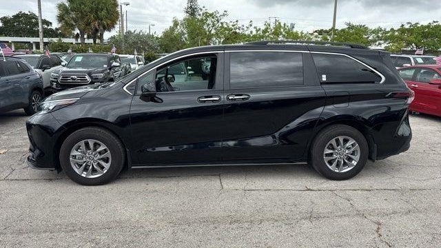 2025 Toyota Sienna XLE 8-Passenger