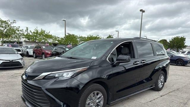 2025 Toyota Sienna XLE 8-Passenger