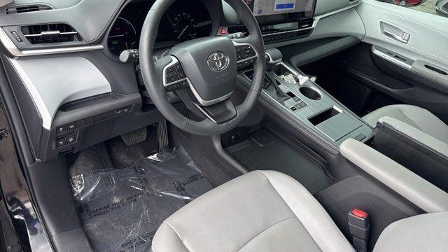2025 Toyota Sienna XLE 8-Passenger