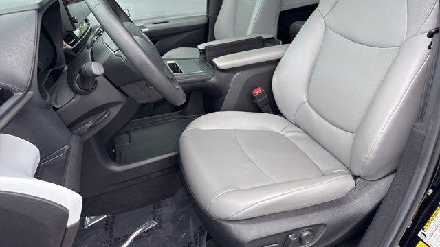 2025 Toyota Sienna XLE 8-Passenger