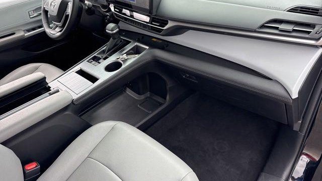 2025 Toyota Sienna XLE 8-Passenger