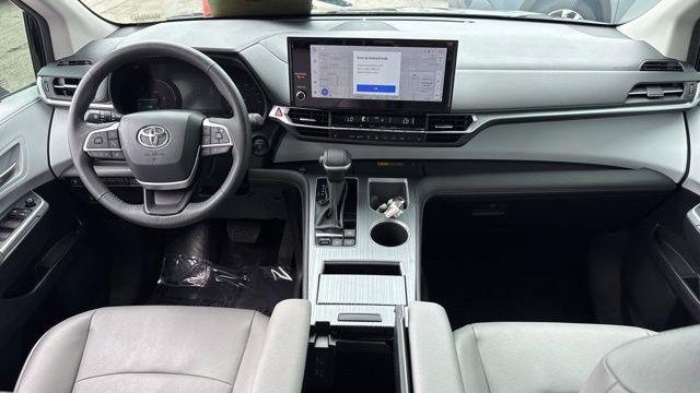 2025 Toyota Sienna XLE 8-Passenger