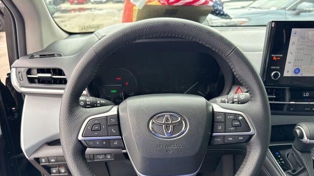 2025 Toyota Sienna XLE 8-Passenger